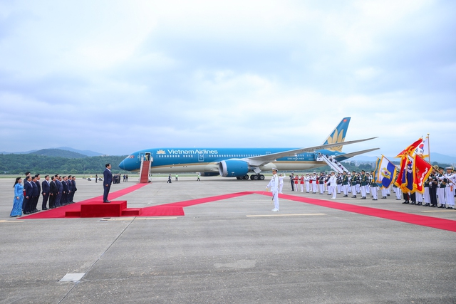 Thủ tướng Phạm Minh Chính và Phu nhân tới Seoul, bắt đầu thăm Hàn Quốc- Ảnh 5.