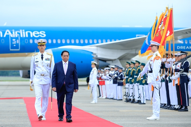 Thủ tướng Phạm Minh Chính và Phu nhân tới Seoul, bắt đầu thăm Hàn Quốc- Ảnh 7.