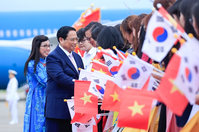 Thủ tướng Phạm Minh Chính và Phu nhân tới Seoul, bắt đầu thăm Hàn Quốc- Ảnh 13.
