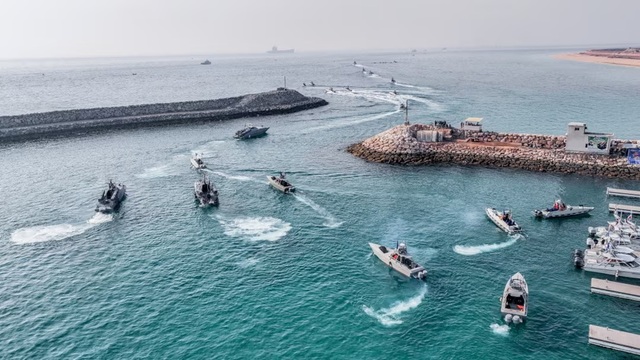 Tàu cao tốc của Hải quân Vệ binh Cách mạng Hồi giáo (IRGC) tham gia cuộc tập trận ở đảo Abu Musa vào tháng 8-2023. Ảnh: WANA