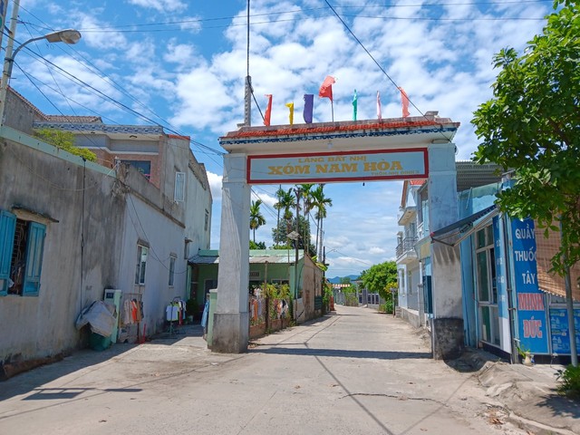 Dân phản ánh doanh nghiệp phá cổng làng, Quảng Nam yêu cầu kiểm tra- Ảnh 1.