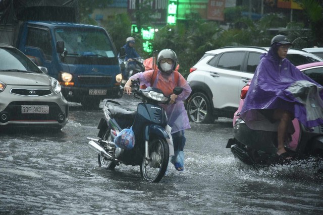 Cảnh báo mưa lớn, sấm sét tại Hà Nội và Bắc Bộ- Ảnh 1.