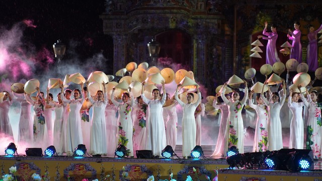 Những hình ảnh ấn tượng đêm khai mạc Festival Huế 2024- Ảnh 13.