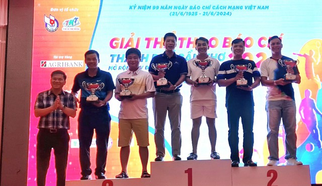 Báo Người Lao Động và VOV vô địch môn quần vợt giải thể thao báo chí ĐBSCL- Ảnh 3.