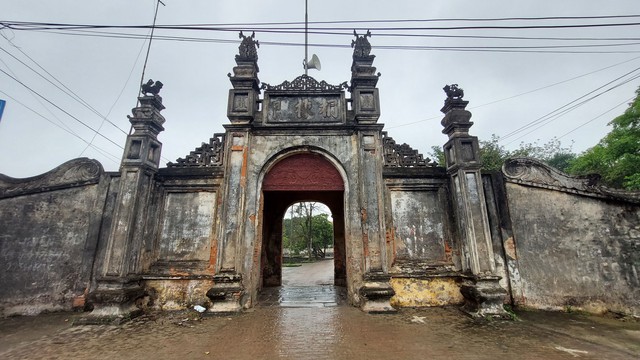 Cổng làng Nôm xây dựng đã hơn 100 năm