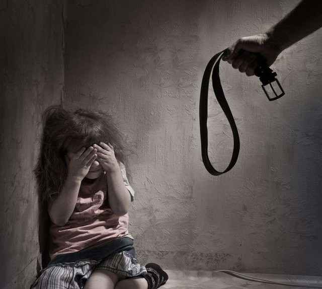 Khởi tố người cha đánh đập, hành hạ con gái 7 tuổi- Ảnh 1.