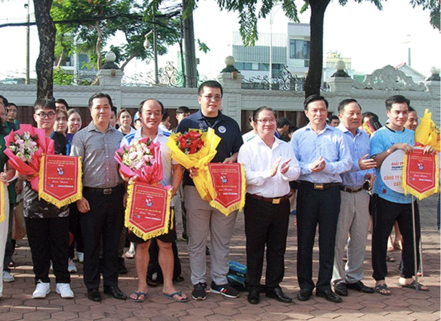 Báo Người Lao Động và VOV vô địch môn quần vợt giải thể thao báo chí ĐBSCL- Ảnh 1.