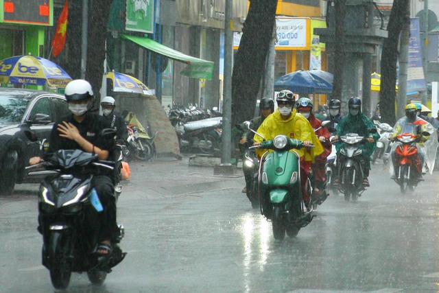 TP HCM sáng sớm đã âm u, thời tiết trong ngày diễn biến thế nào?- Ảnh 2.