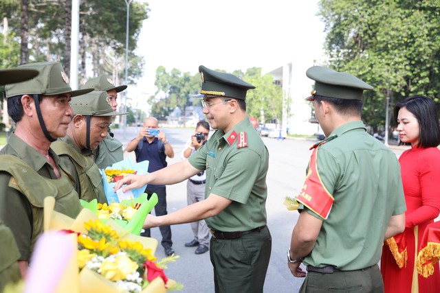 Clip, hình ảnh Lễ ra mắt lực lượng bảo vệ an ninh, trật tự cơ sở tại Đông Nam Bộ- Ảnh 8.