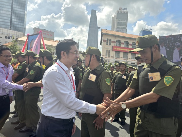 Chủ tịch nước Tô Lâm dự Lễ ra mắt lực lượng bảo vệ an ninh, trật tự tại cơ sở tại TP HCM- Ảnh 3.