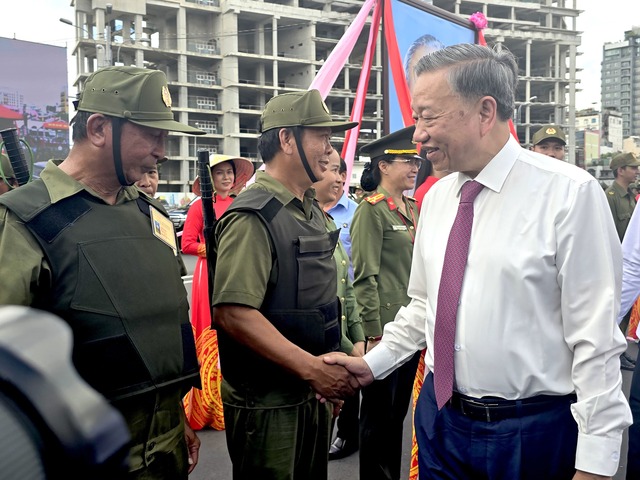 Chủ tịch nước Tô Lâm dự Lễ ra mắt lực lượng bảo vệ an ninh, trật tự tại cơ sở tại TP HCM- Ảnh 1.