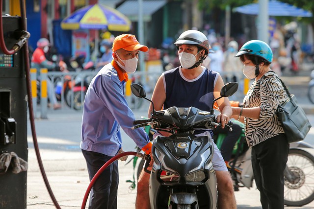 Chuyển ngàn tỉ đồng Quỹ bình ổn giá xăng dầu từ doanh nghiệp về Nhà nước- Ảnh 1.