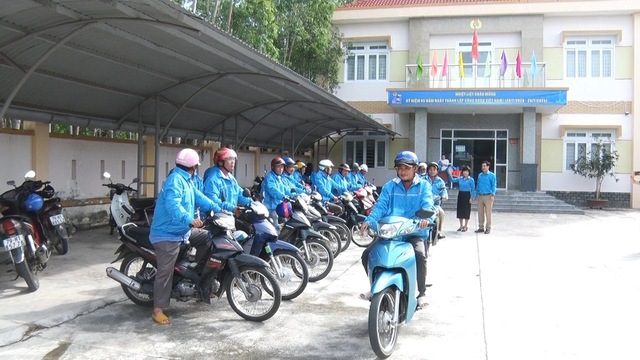 Tặng áo khoác cho Đoàn viên Nghiệp đoàn xe ôm Ninh Hoà
- Ảnh 2.