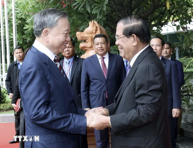 Chủ tịch nước Tô Lâm hội đàm với Chủ tịch CPP Hun Sen- Ảnh 1.