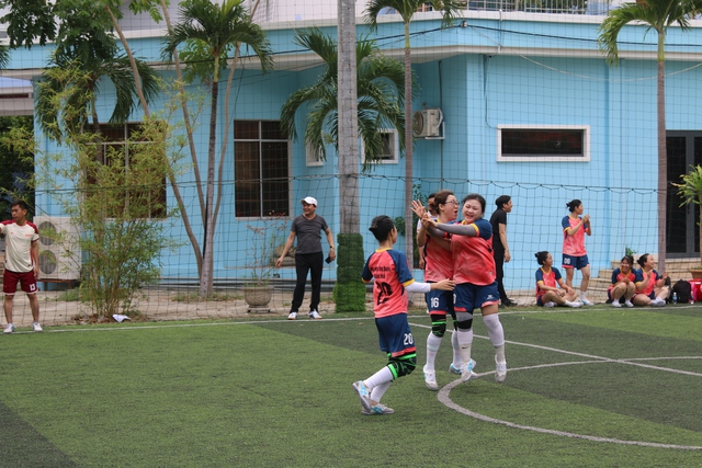 400 cầu thủ tham gia giải bóng đá công nhân, viên chức, lao động Khánh Hòa năm 2024
- Ảnh 5.