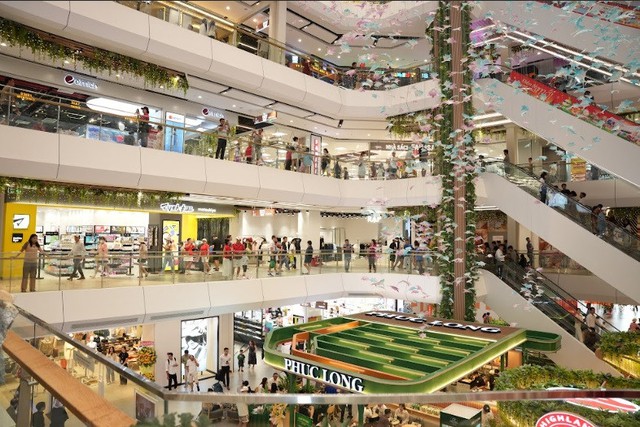 Vincom Mega Mall Grand Park với chủ đề "Park in mall" là điểm đến vui chơi, giải trí của đông đảo cư dân và du khách