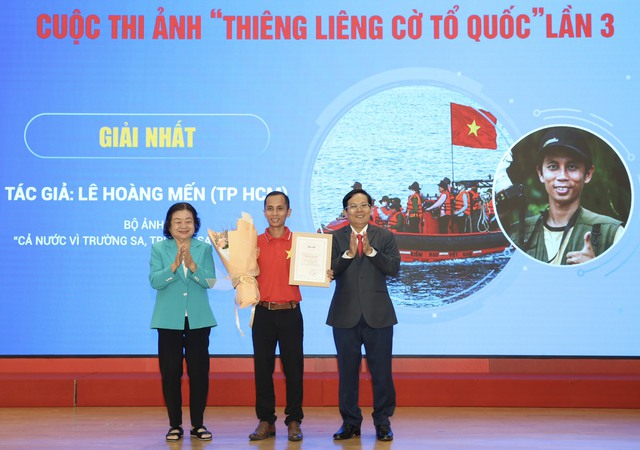 Trao giải 2 cuộc thi "Chủ quyền Quốc gia bất khả xâm phạm" và "Thiêng liêng cờ Tổ quốc"- Ảnh 8.