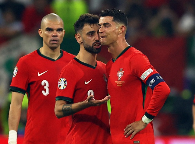 Euro 2024: Truyền thông Bồ Đào Nha kêu gọi đẩy Ronaldo lên ghế dự bị- Ảnh 3.