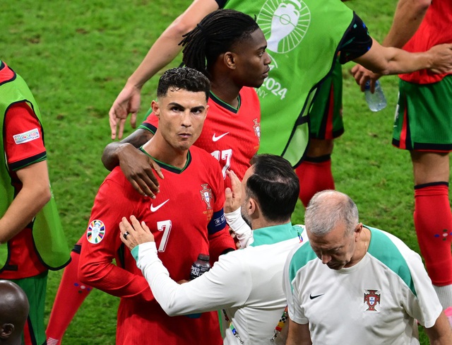 Euro 2024: Truyền thông Bồ Đào Nha kêu gọi đẩy Ronaldo lên ghế dự bị- Ảnh 5.