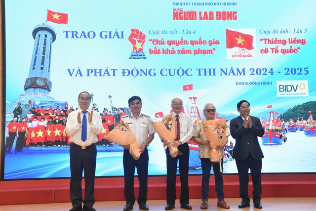 Trao giải 2 cuộc thi "Chủ quyền Quốc gia bất khả xâm phạm" và "Thiêng liêng cờ Tổ quốc"- Ảnh 1.