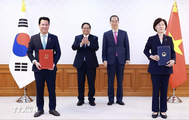 Thủ tướng Phạm Minh Chính và Thủ tướng Hàn Quốc Han Duck Soo ra Thông cáo báo chí chung- Ảnh 9.