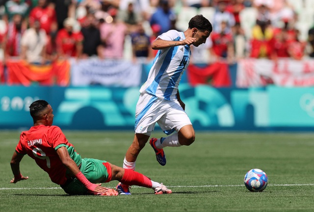 Cú sốc đầu tiên ở Olympic: Argentina thua Morocco 1-2 sau trận đấu "điên rồ"- Ảnh 1.