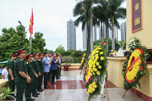 Chủ tịch nước Tô Lâm kiểm tra công tác chuẩn bị cho Lễ tang Tổng Bí thư Nguyễn Phú Trọng- Ảnh 1.