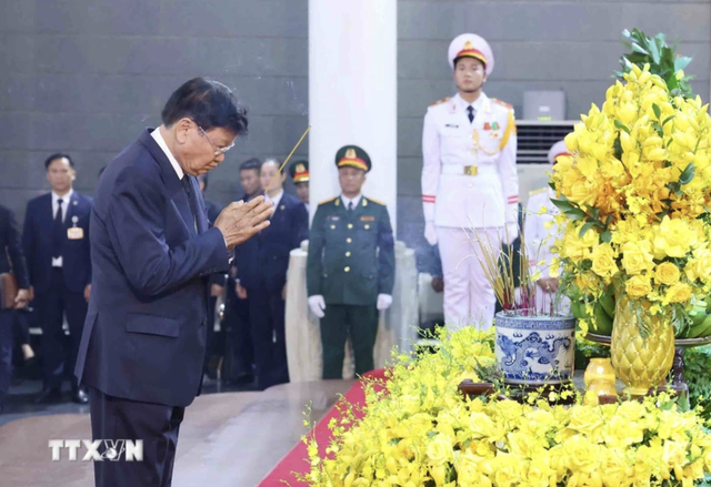 Tổng Bí thư, Chủ tịch nước Lào và Phu nhân viếng Tổng Bí thư Nguyễn Phú Trọng- Ảnh 5.