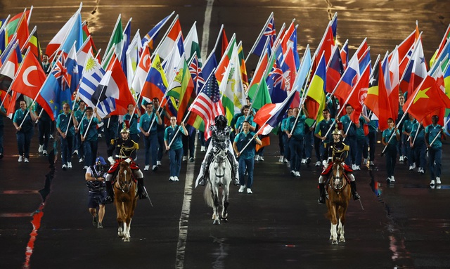 Khai mạc Olympic 2024: Khoảnh khắc quốc kỳ Việt Nam tung bay tại Paris- Ảnh 12.