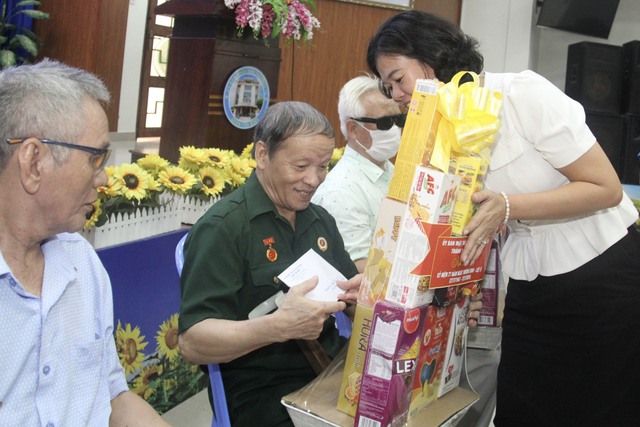 Quận Tân Bình phát động ủng hộ Quỹ "Đền ơn đáp nghĩa" lần 2- Ảnh 2.