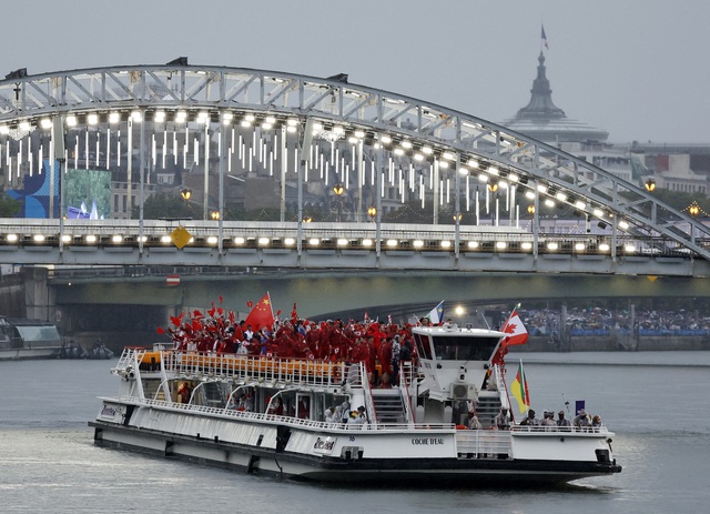 Thuyền chở các đoàn Cameroon, Canada, CH Trung Phi, Chile và Trung Quốc