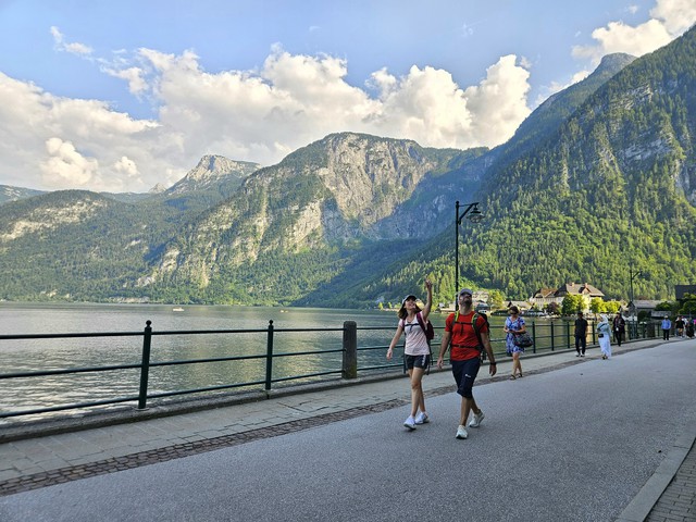 Khám phá ngôi làng cổ Hallstatt đẹp như tranh vẽ giữa trời Âu- Ảnh 2.