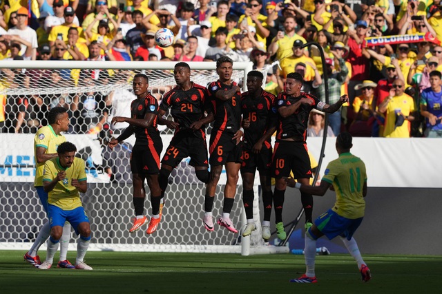 Copa America: Brazil vuột chiến thắng, xác định 4 cặp tứ kết- Ảnh 1.