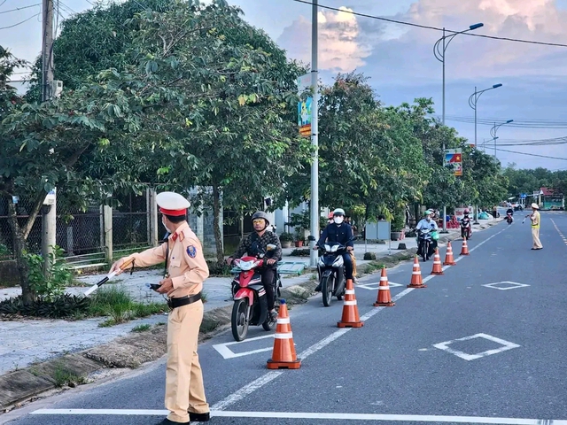 Từ ngày 1-8, Công an Quảng Trị sẽ tổng kiểm soát mô tô, xe máy- Ảnh 1.