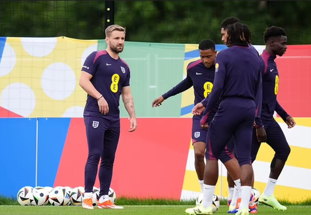 Hậu vệ trái Luke Shaw đã ngồi dự bị từ trận gặp Slovakia