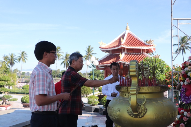 Lãnh đạo tỉnh Quảng Nam dự khánh thành 2 công trình “Đường cờ Tổ quốc” - Ảnh 11.