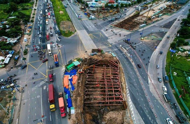 Dự án nút giao An Phú ở cửa ngõ phía Đông TP HCM khởi công cuối năm 2022 với tổng mức đầu tư hơn 3.400 tỉ đồng. Ảnh: HOÀNG TRIỀU