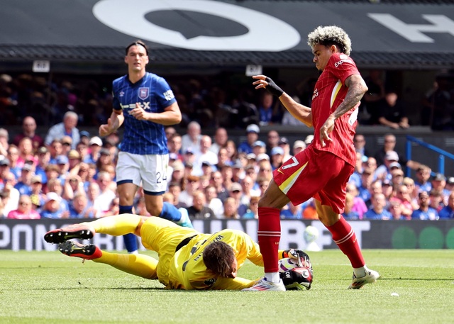 Thắng dễ tân binh Ipswich Town, Liverpool lên ngôi đầu Ngoại hạng Anh- Ảnh 2.