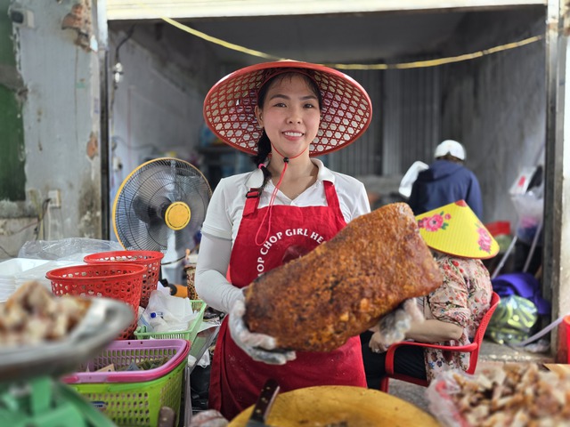 Heo quay, vịt quay cháy hàng trong ngày cúng cô hồn lớn nhất năm- Ảnh 12.