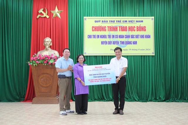 50 suất kinh phí hỗ trợ học tập tặng học sinh khó khăn ở Duy Xuyên- Ảnh 4.