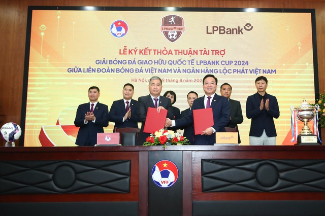 Khởi tranh giải bóng đá giao hữu quốc tế LPBank Cup 2024- Ảnh 1.