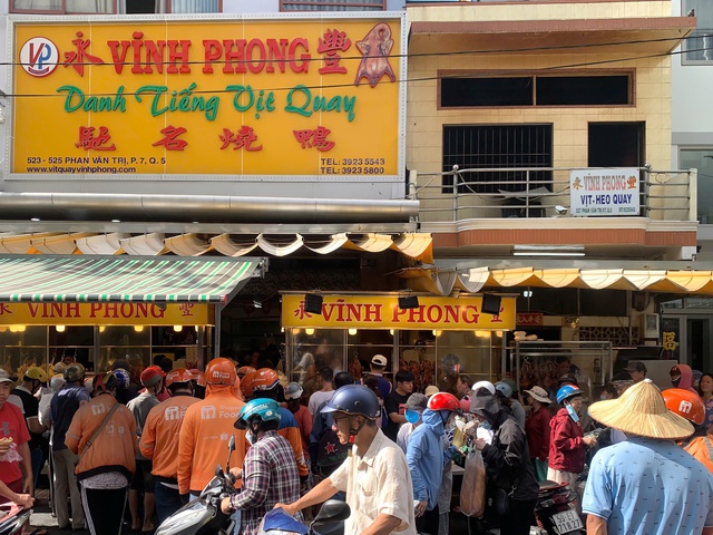 Heo quay, vịt quay cháy hàng trong ngày cúng cô hồn lớn nhất năm- Ảnh 6.