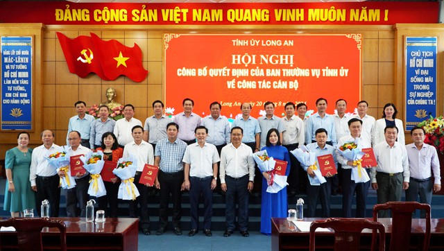 Long An chỉ định, bổ nhiệm, điều động nhiều cán bộ chủ chốt- Ảnh 6.