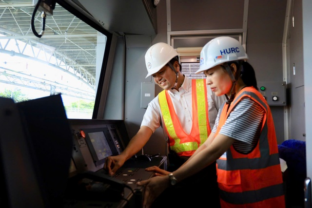 Lái tàu người Việt thực hành trực tiếp trên tàu Metro số 1- Ảnh 2.