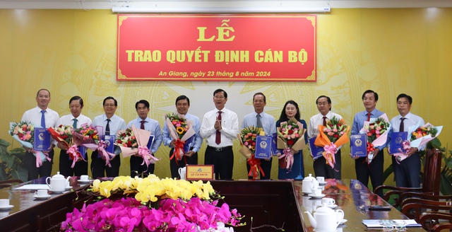 An Giang trao quyết định bổ nhiệm nhiều cán bộ- Ảnh 3.