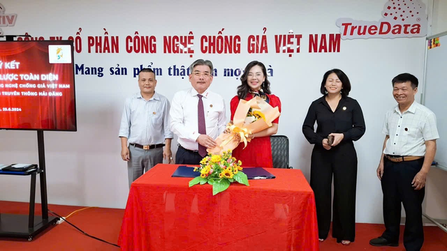 CEO Minh Hằng