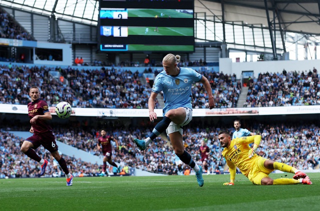 Haaland lập hat-trick trước Ipswich Town, Man City chiếm ngôi đầu Ngoại hạng- Ảnh 6.