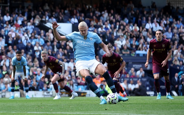 Haaland lập hat-trick trước Ipswich Town, Man City chiếm ngôi đầu Ngoại hạng- Ảnh 4.