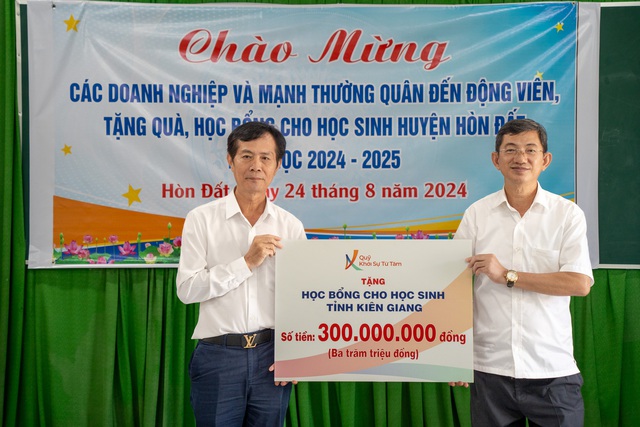 Quỹ Khởi Sự Từ Tâm trao học bổng cho học sinh tỉnh Kiên Giang- Ảnh 1.