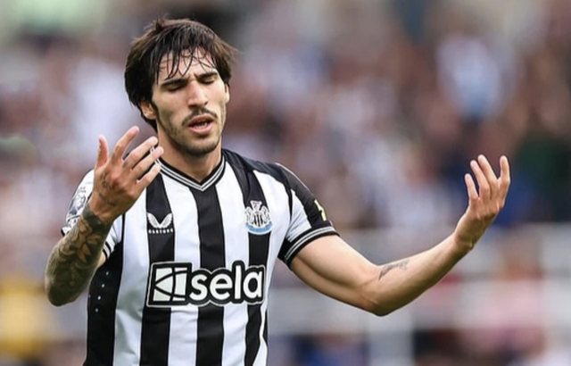 "Vua cá cược" Sandro Tonali tái xuất, Newcastle hạ Nottingham Forest ở League Cup- Ảnh 1.